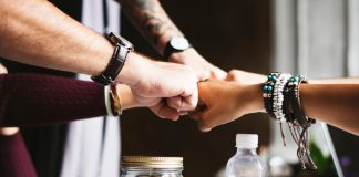 Unity and conflict, twin Children of startup environments Unity and conflict, twin Childs of startup environments