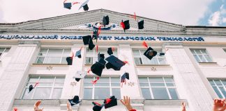 How to Start a Startup in College: A Complete Guide for Student Entrepreneurs start a startup in college