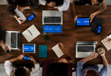 How Risk Changes as Startups Scale Startups Scale